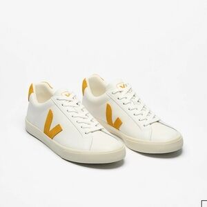 New VEJA ESPLAR SNEAKERS SIZE 7